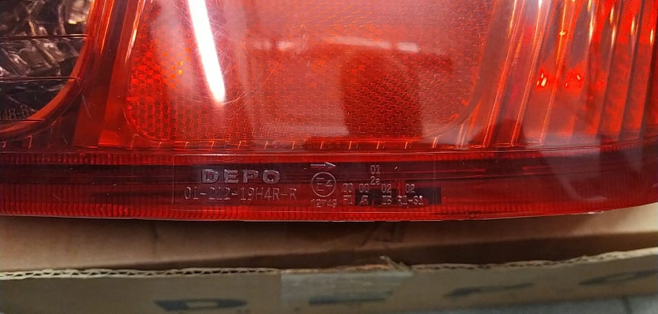 фото №7, Toyota yaris 99-06 лампа задняя правая nowa 810488-e