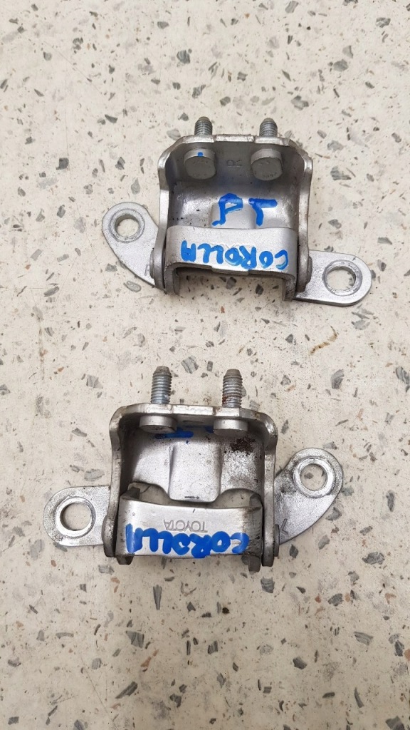 Петлі двері перед задній комплект  toyota corolla ix e12 Київ