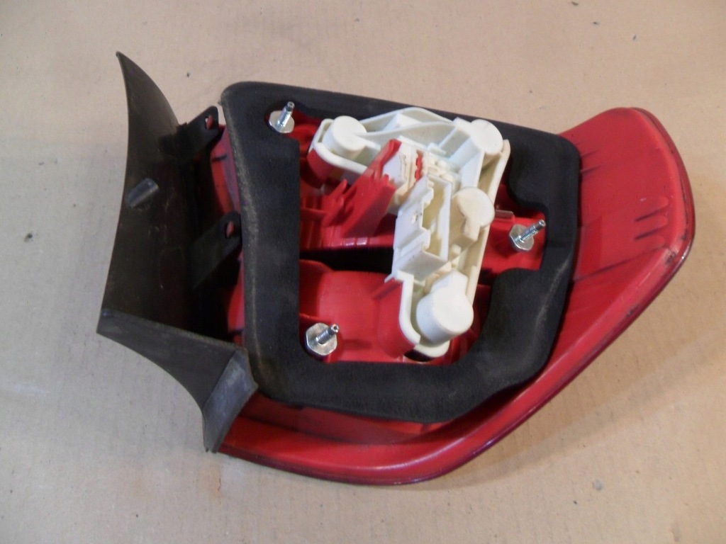 фото №12, Bmw 3 e90 sedan 6937458 led лампа права задня задня