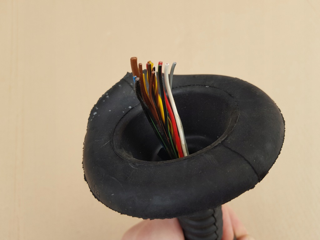 фото №7, Штекер з'єднувач джгут двері правий перед opel astra h 18 кабелі кругла