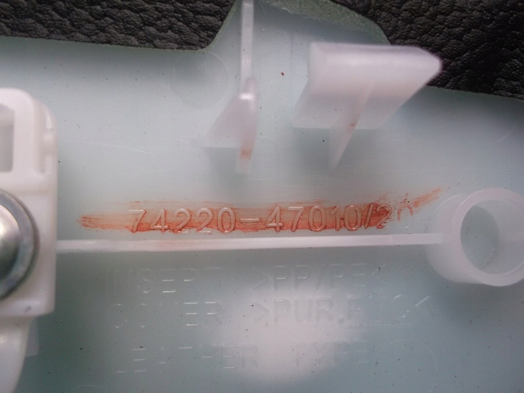 фото №6, Toyota prius iv подлокотник обшивка перед