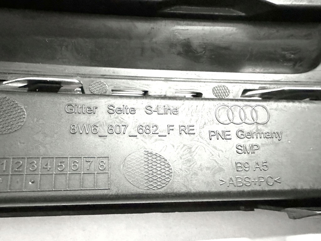 Решітка бампера правий - audi a5 s-line 8w6, оригінальна -стан bdb Оригінал