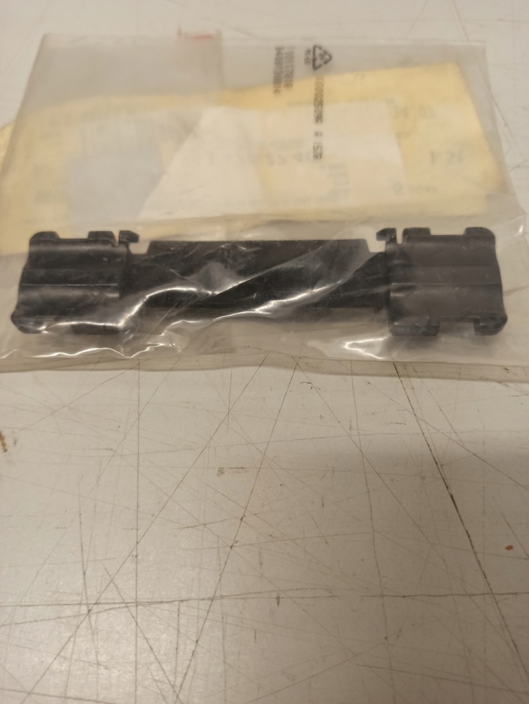 Купити Кронштейн трубка паливної mercedes a9414752740 aso оригінал