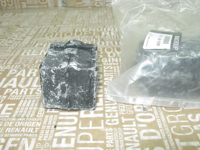 фото №4, Гумовий елемент стабілізатора перед megane iii оригінал kpl