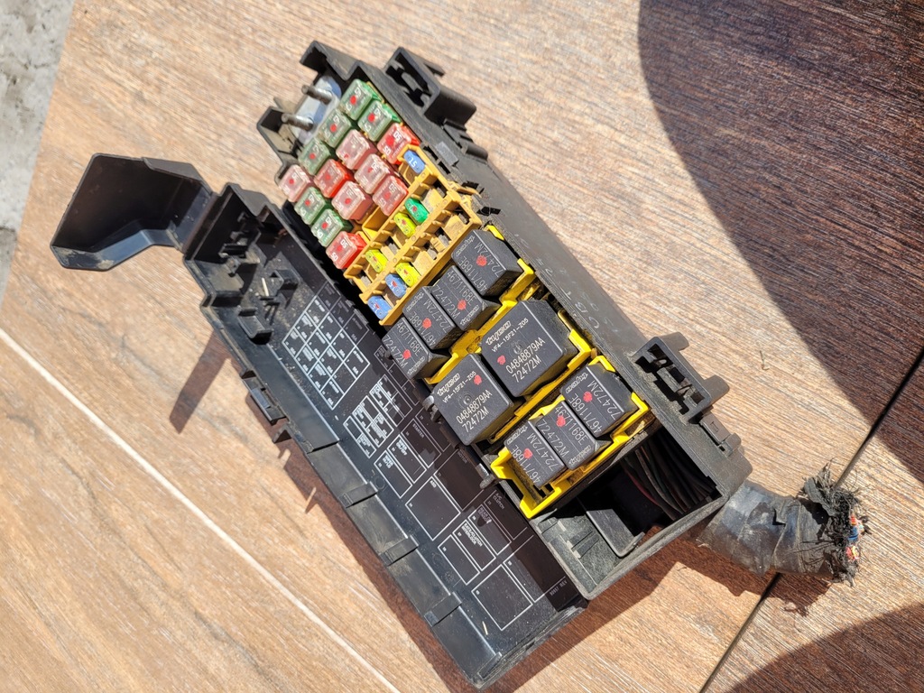 фото №11, Jeep cherokee kj 3.7 коробка предохранителей 56009978aq