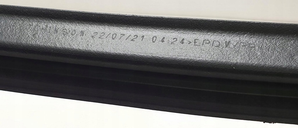 фото №3, Молдинг уплотнитель правый задняя dacia sandero iii