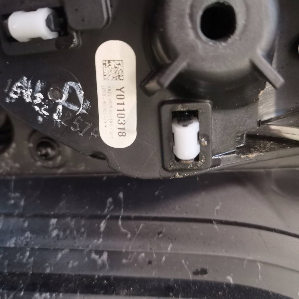 Ford explorer mk6 обшивка обивка дверь левый перед mb5b-s23943-fh в Украине