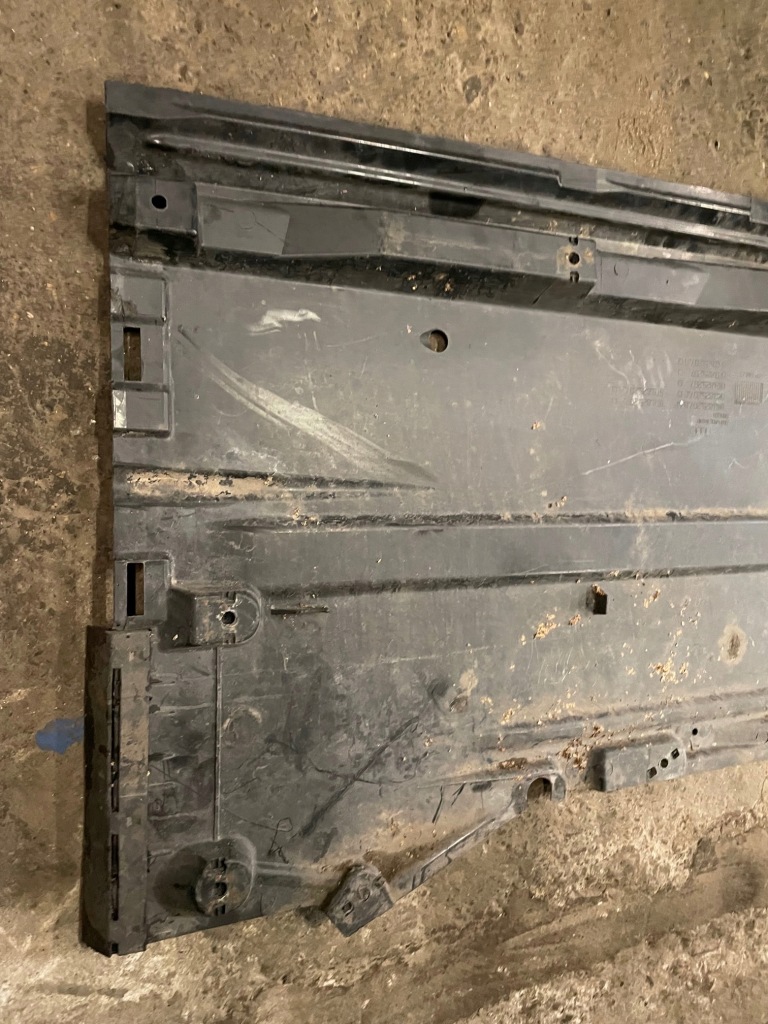 Audi a4 b8 a5 захист плита підлога підвіска ліва в Україні