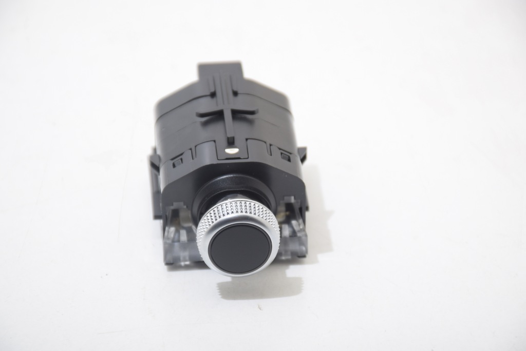 фото №2, Audi q3 ii 83a f3 sportback регулятор потенциометр радио аудио 22r - 18km