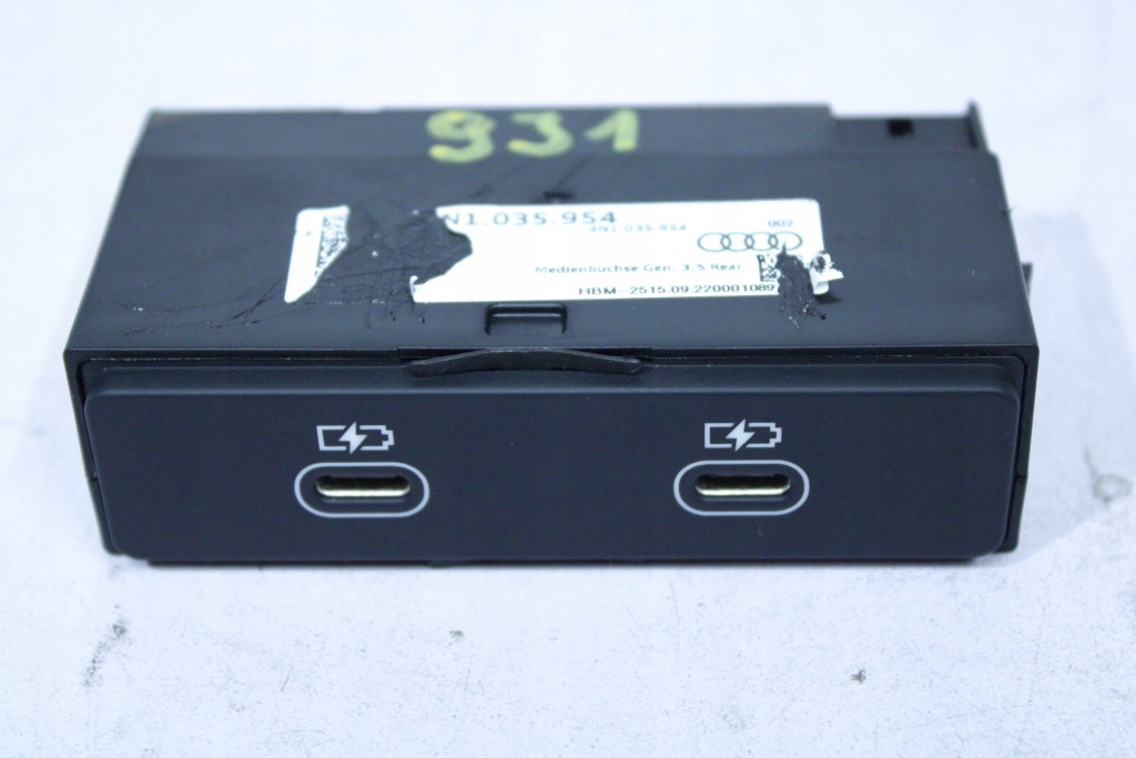 фото №1, Porsche taycan 9j1 разъём port usb 4n1035954