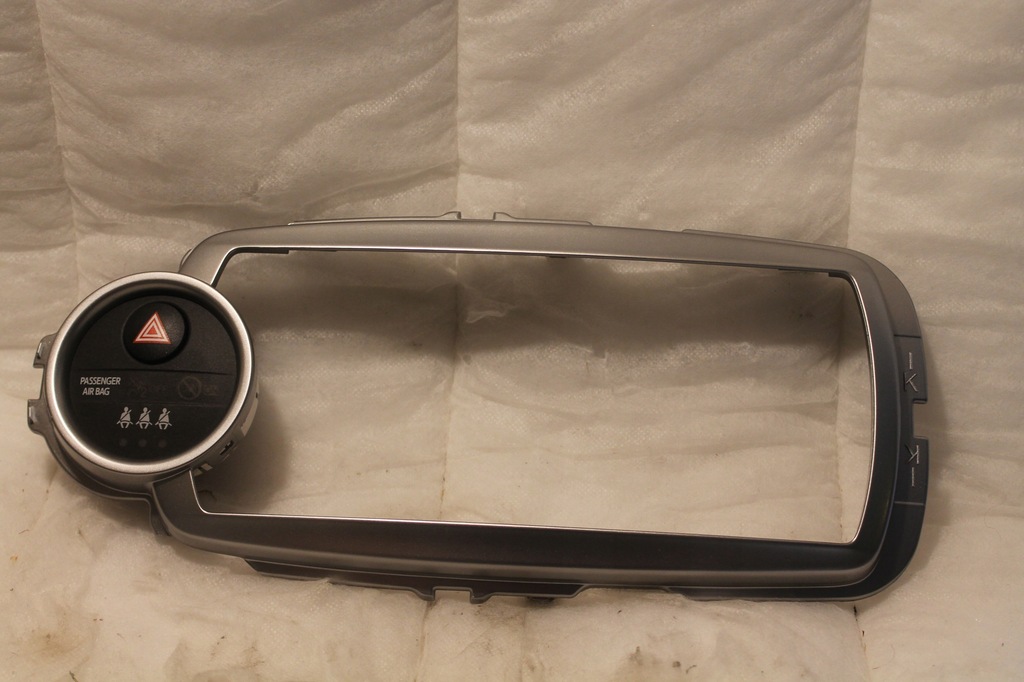 фото №1, Рамка радио navi toyota yaris iii 3 кондиционер lift