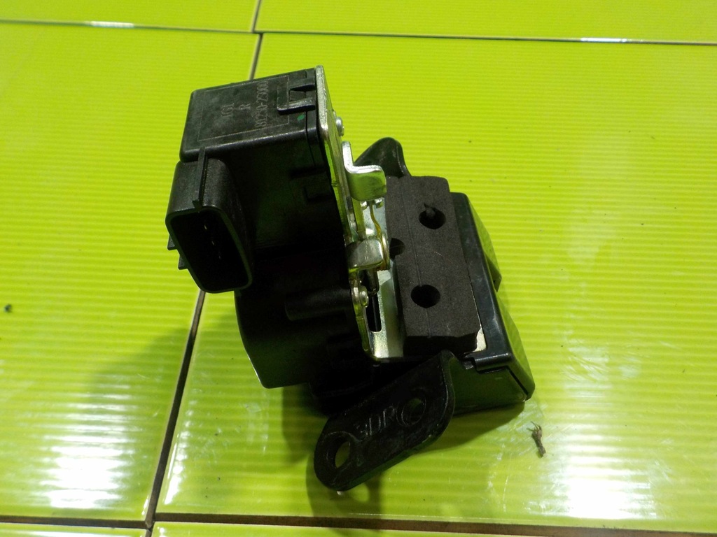 фото №6, Hyundai ix35 i 13r 5d замок крышки задняя 81230-2s000