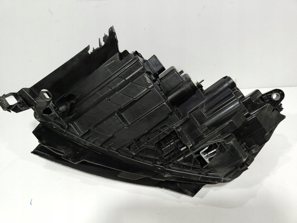 фото №11, Skoda enyaq iv лампа правый перед