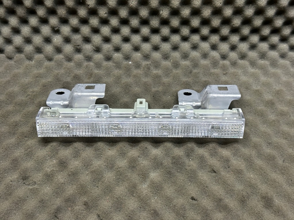 Купить 8100612010 третий свет стоп-сигнал toyota auris