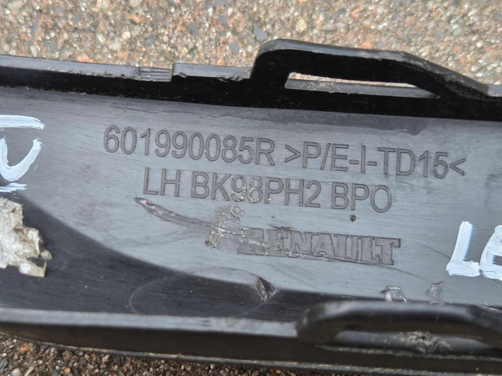 Clio iv рестайлинг  решётка бампера под pdc+czujnik левое  перед 601990085r 16-2020 Доставка