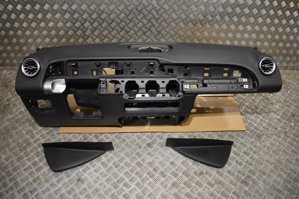 фото №1, Idealna панель  mercedes glb x247 1