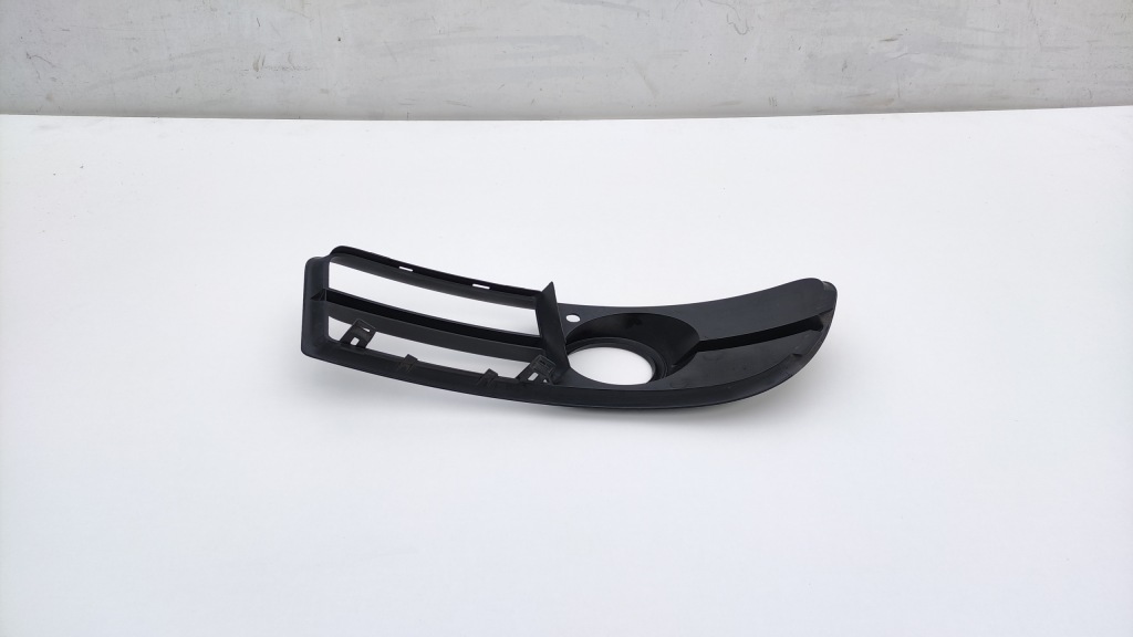 Audi a4 b7 s line 8e0 решітка бампера рамка протитуманної фари ліва перед kr134 Зі Шроту