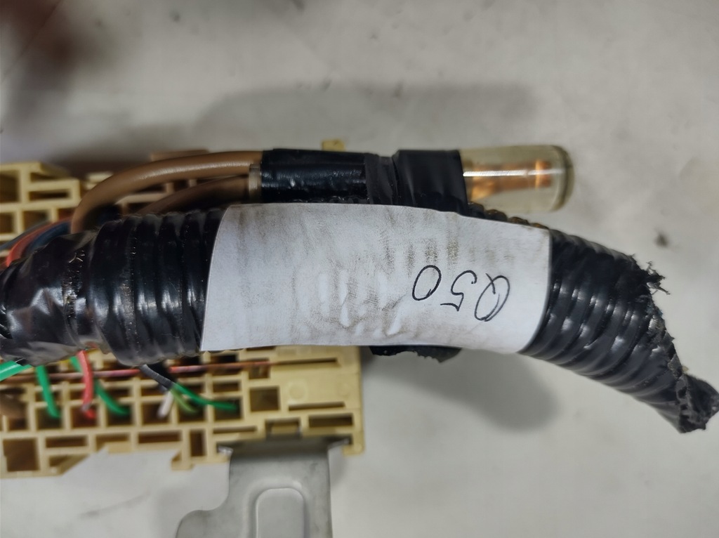 фото №5, Infiniti q50 14r- коробка запобіжників