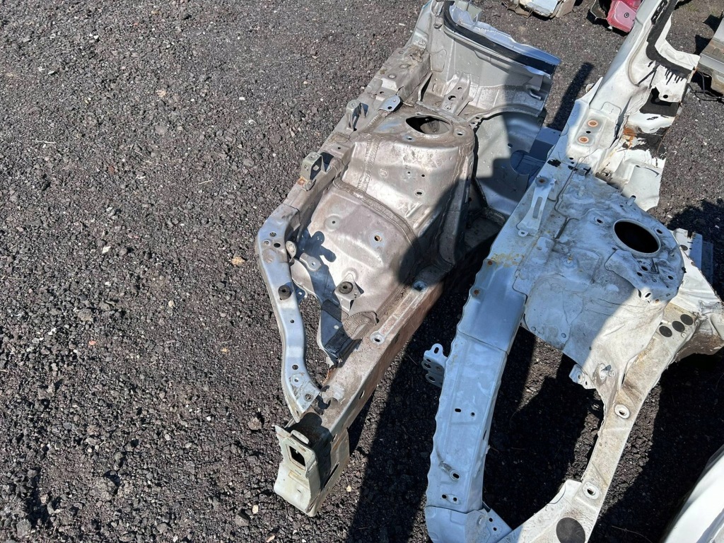 фото №3, Avensis t27 чверть передня правий перед доставка !!!