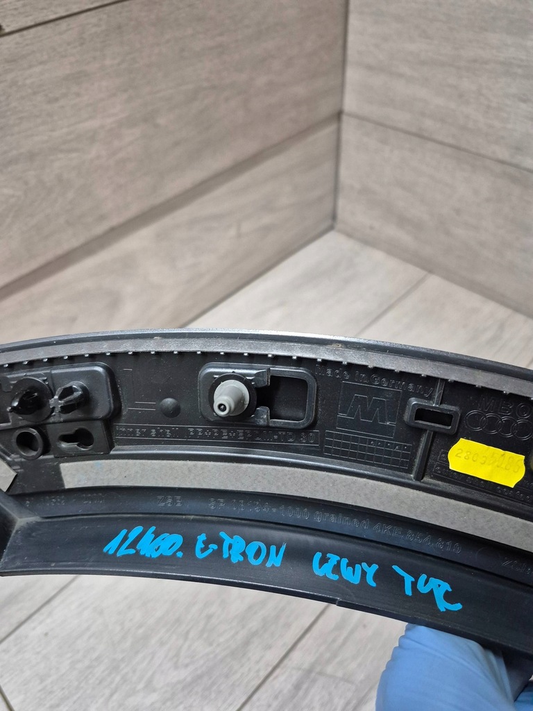 фото №6, 12460. audi e-tron молдинг крила лівий задня 4ke853025g