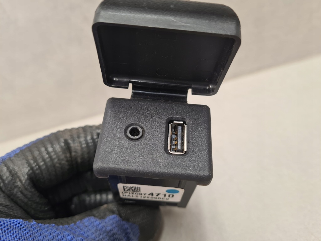 Купити Роз'єм aux usb штекер opel mokka 13356185