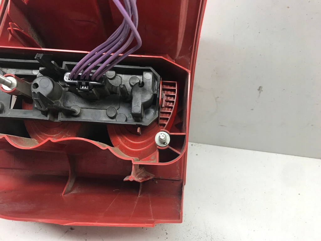 фото №10, Лампа задняя правая правый штекер вкладыш peugeot 1007 europa 9646116880