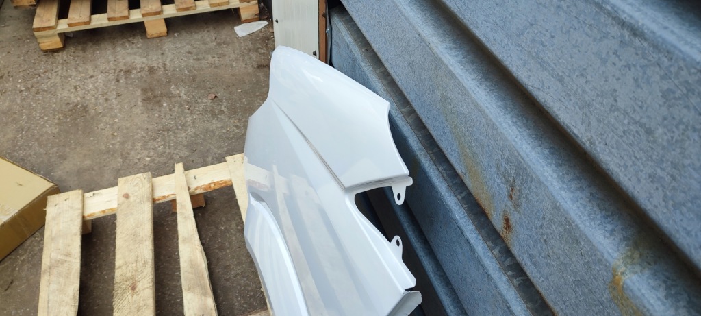 Крило ліве перед dodge sprinter 906 od 01.2007r лак p01 arctic white Недорого