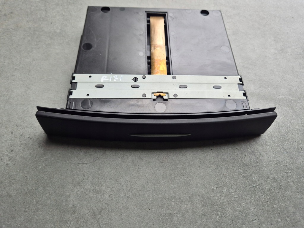 фото №1, Кронштейн na чашка mercedes slk r171