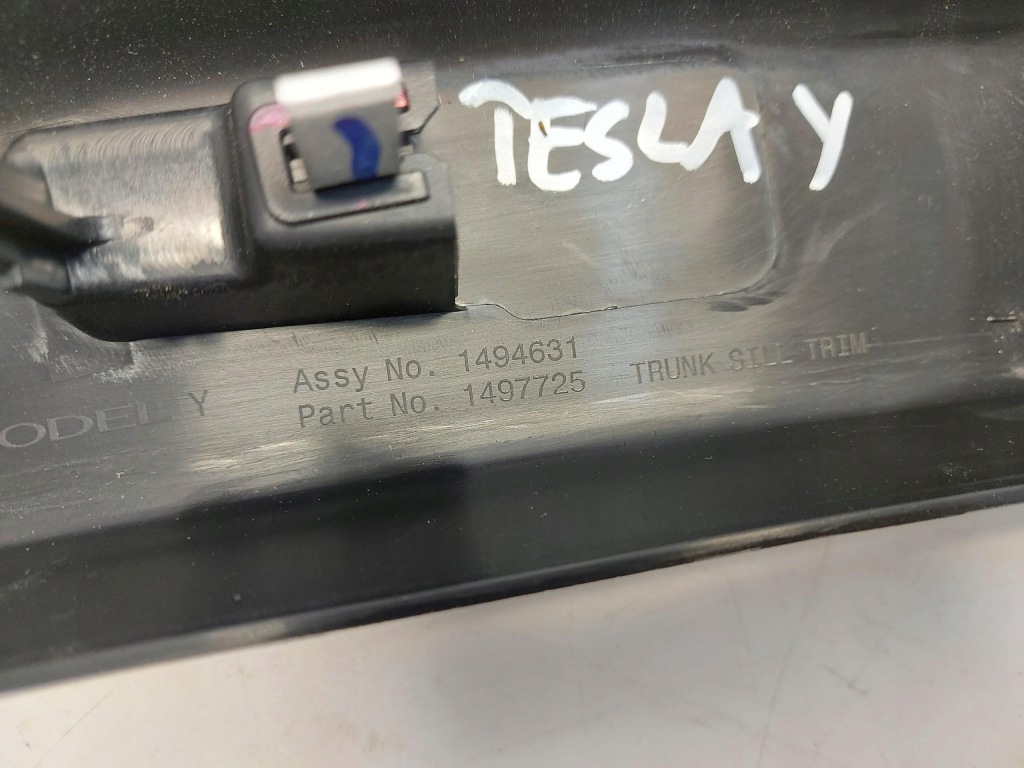 Tesla model y 2024r накладка накладка порог зарядки 1494631 в Украине