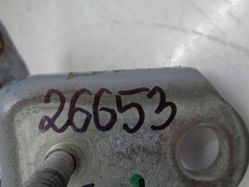 фото №4, Ford fiesta mk7 петля верхний дверь перед