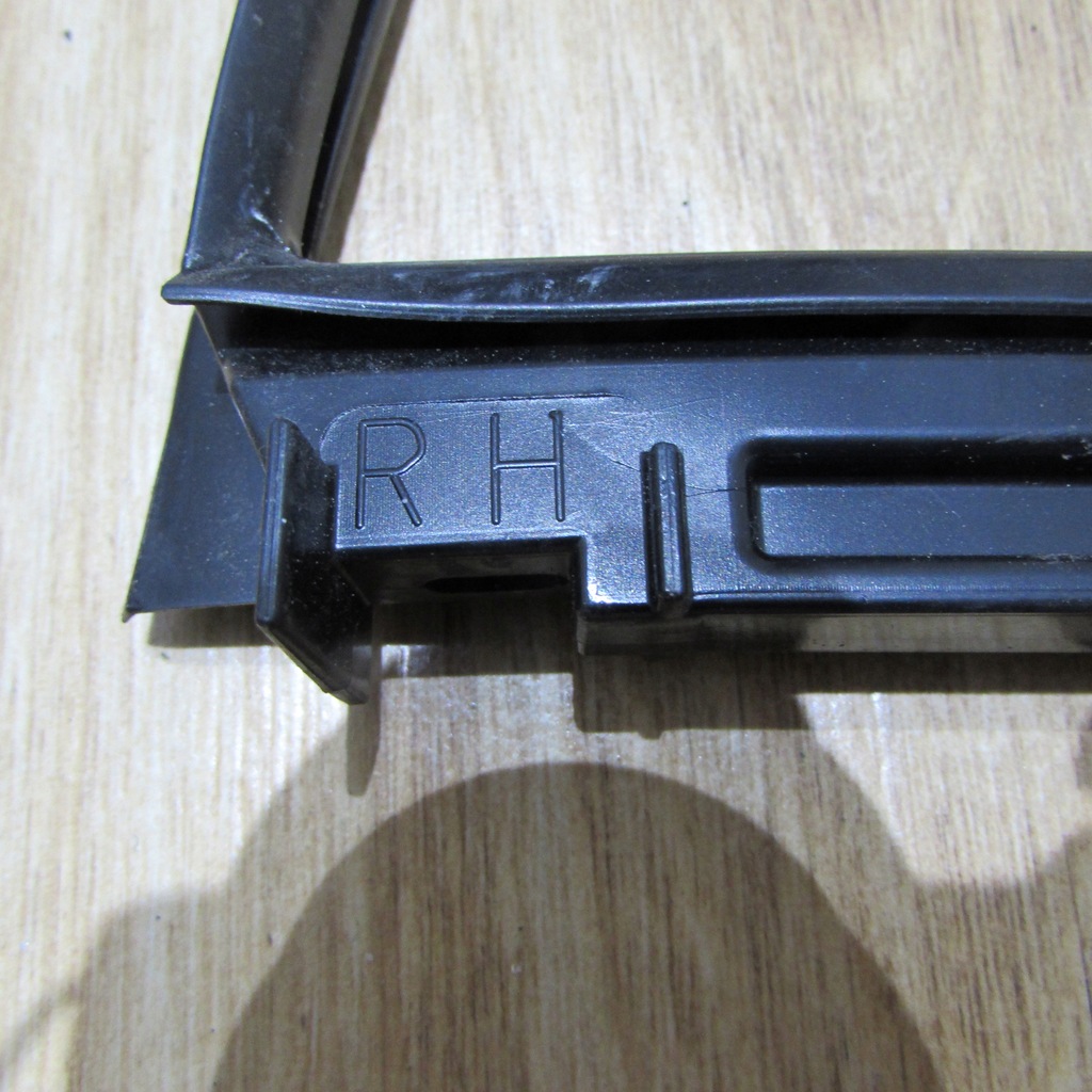 фото №5, Прокладка скло двері задніх правих toyota verso