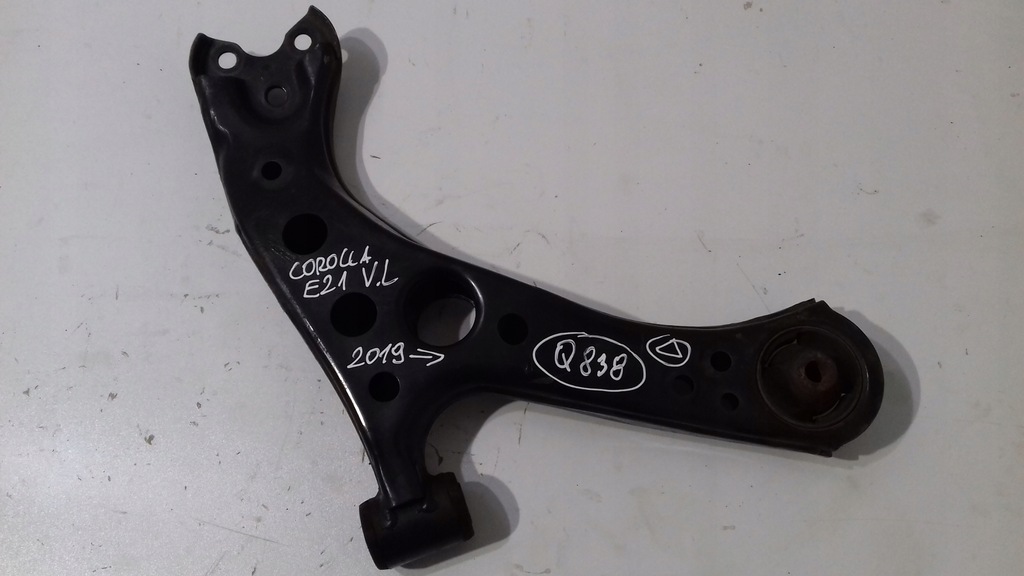 фото №1, Toyota corolla e21 рычаг левый перед 2019-