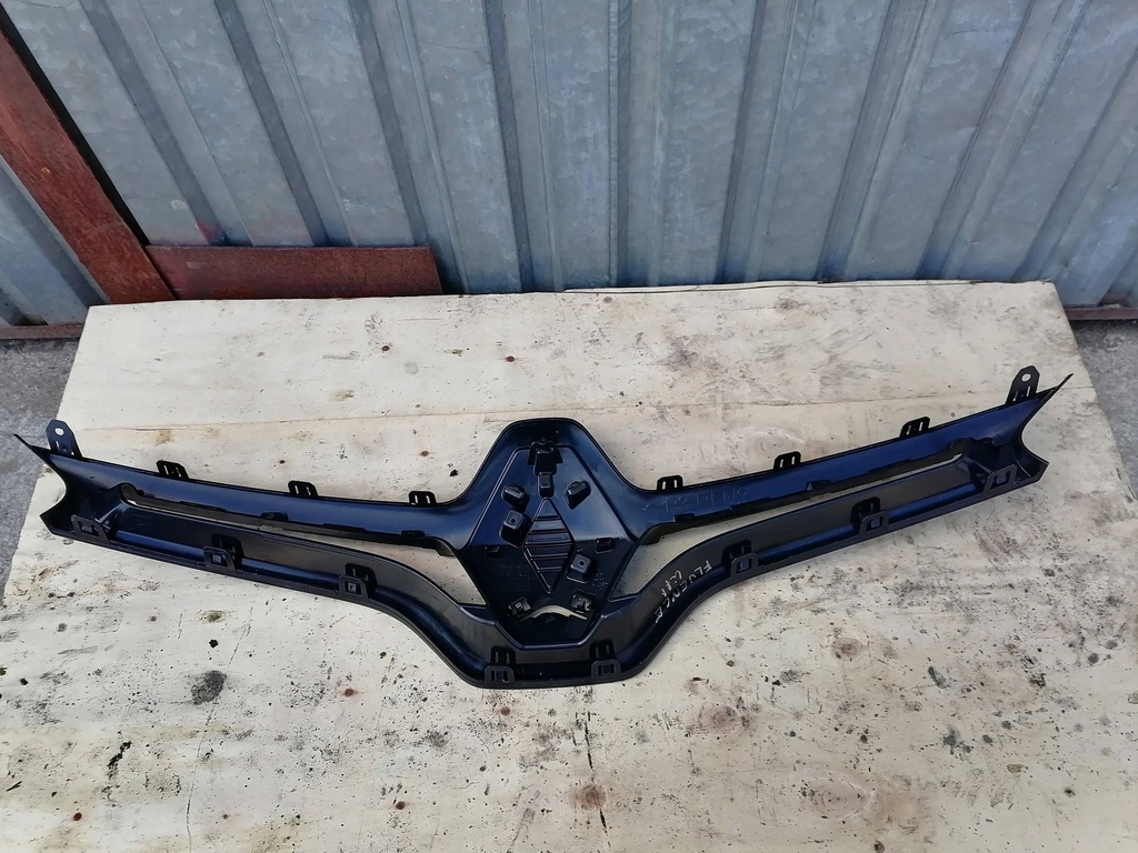 фото №1, Renault fluence lift 13- рамка решетка решётка радиатора бампера перед