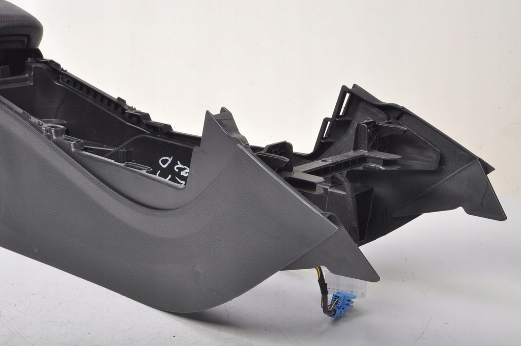 фото №8, Mercedes x117 w117 туннель средний подлокотник