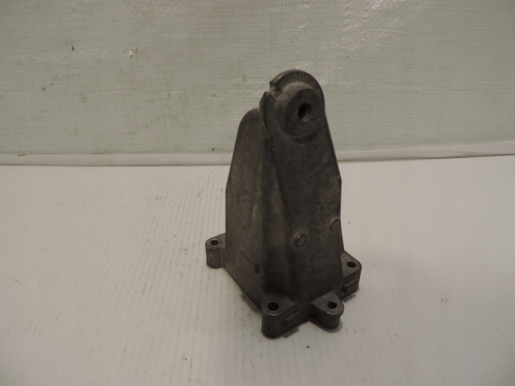 фото №1, Кронштейн двигателя mercedes w204 1.8 cgi a2712232304