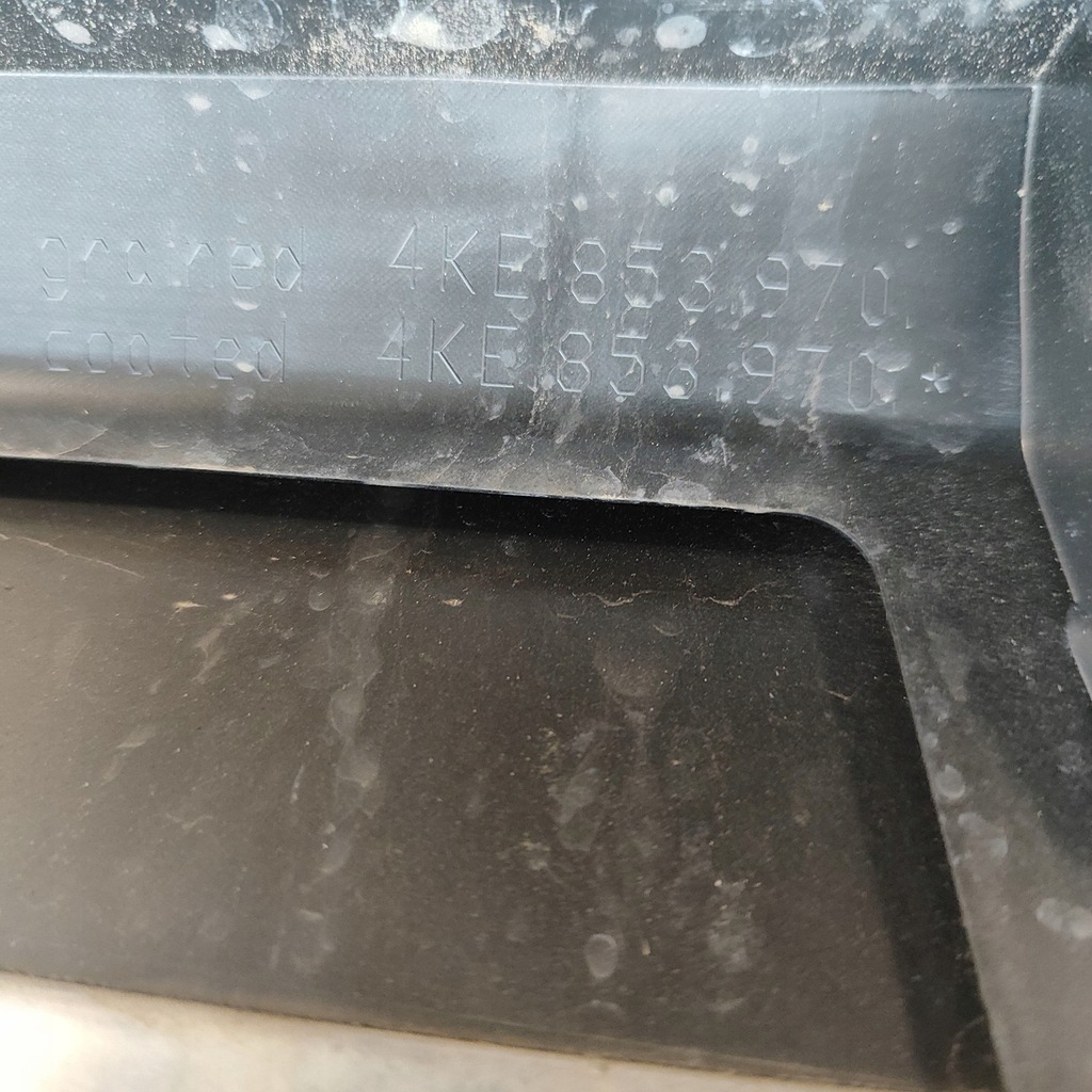 фото №8, Audi q8 2023 права сторона молдинг двері задніх