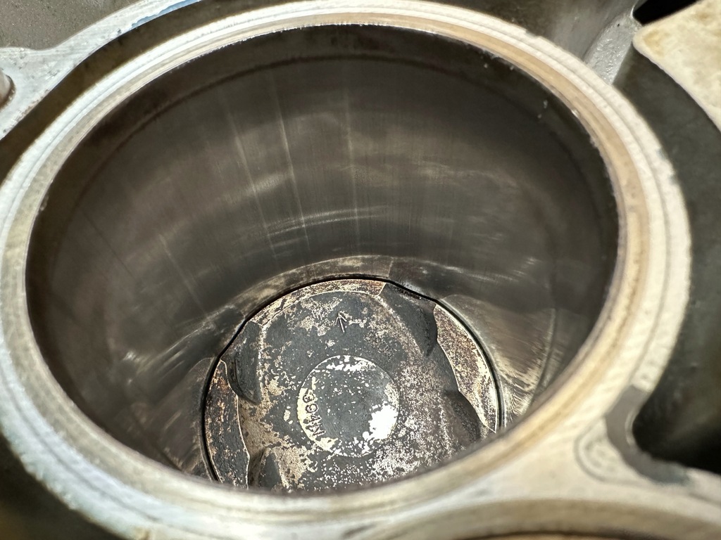 фото №8, Блок двигуна dół wał поршні 1.2 puretech hm01 10b217