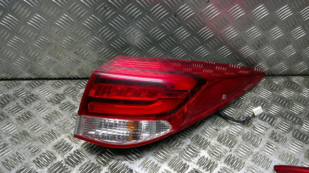 Купить Фара правый задний  правый  hyundai i40 рестайлинг  15r led fl