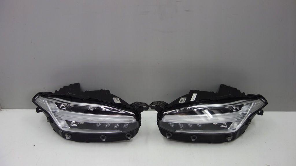 Купити Volvo xc90 2 фари передні комплект європа