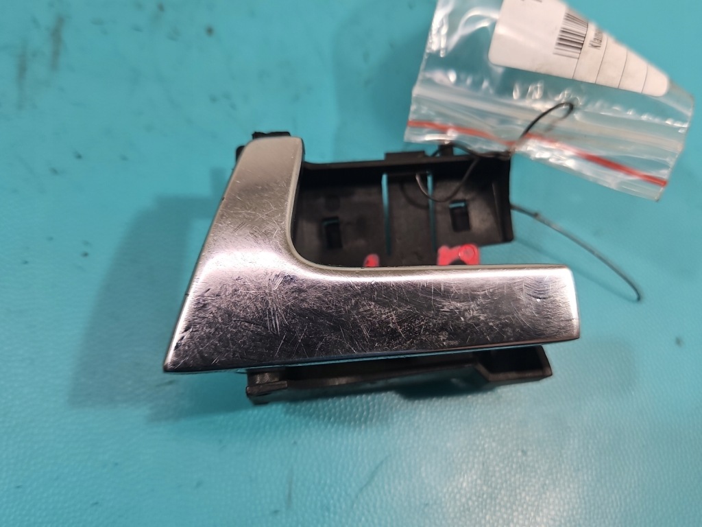 Купить Ручка внутренняя перед левая vw polo 3 6n