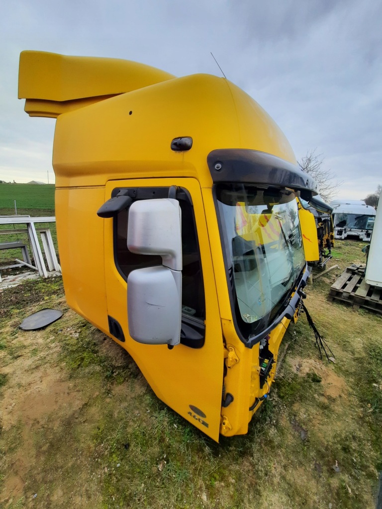 Кабіна комплектна renault premium dxi 460 механічна коробка передач Зі Шроту