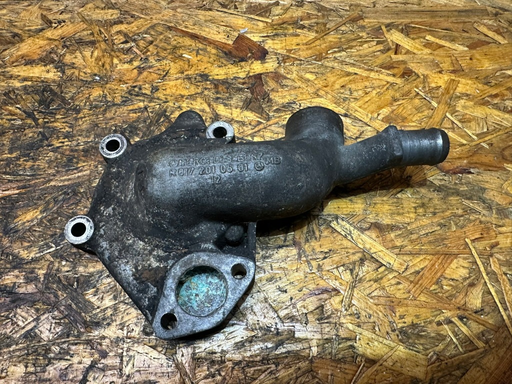 Патрубок корпус насоса води mercedes w123 300d 6172010501 в Україні