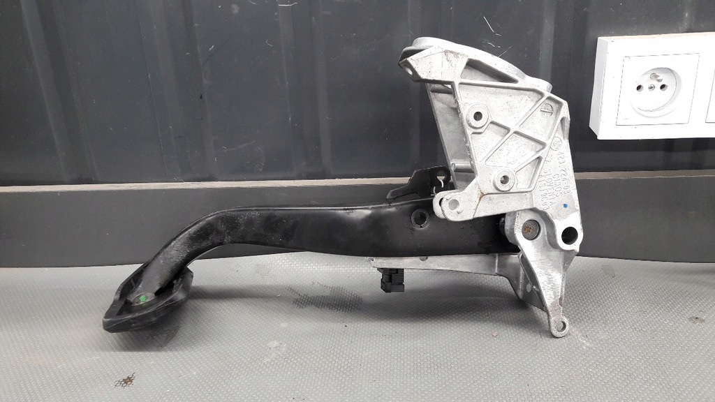 фото №1, 423224-03 педаль гальма bmw e90