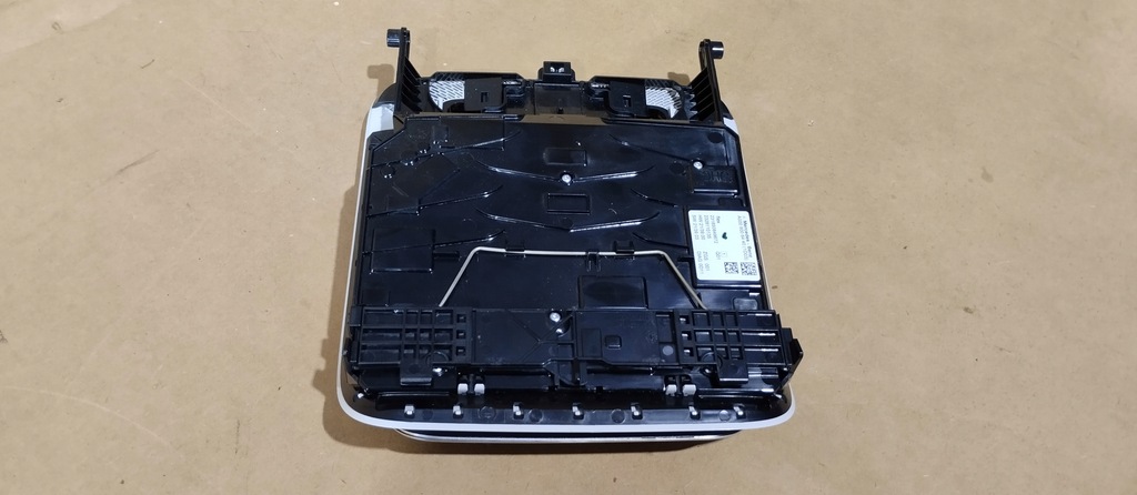 фото №7, Лампа лампа потолочный салонная mercedes c-klasa w206 a0009006440