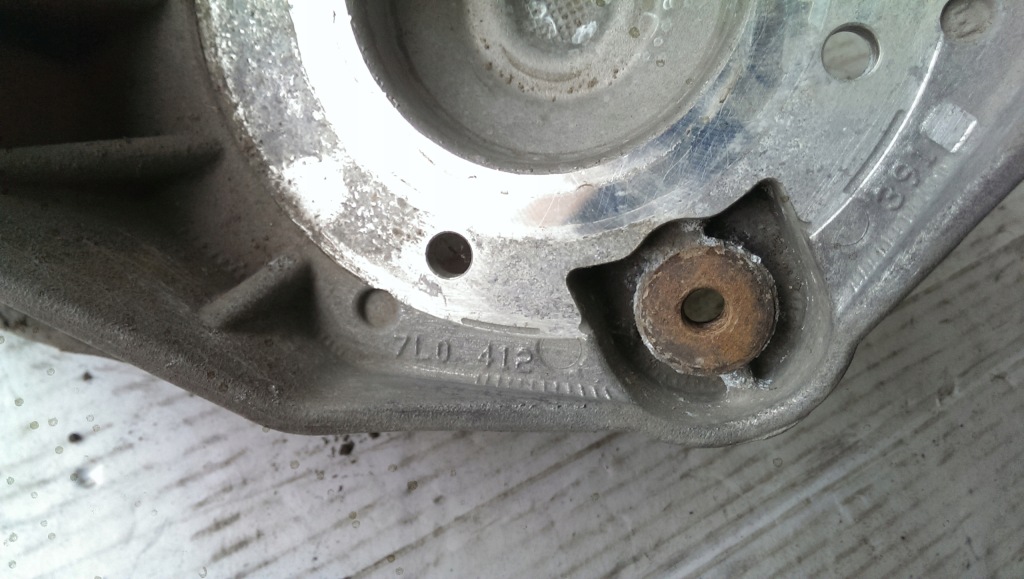 фото №5, Кронштейн кронштейн амортизатора vw touareg 7l0412391