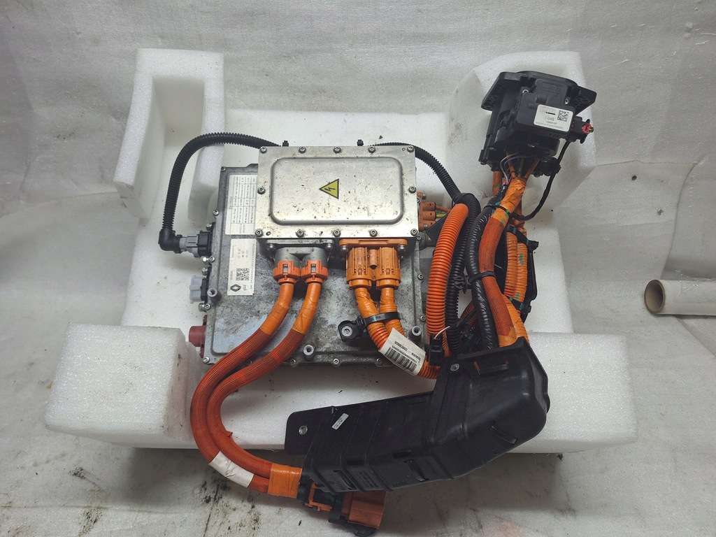 фото №1, Зарядное устройство инвертор dacia spring 296054041r