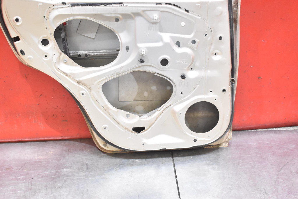 Дверь левое задняя задняя 4r4 toyota rav-4 3 3 long 05-08 с Разборки