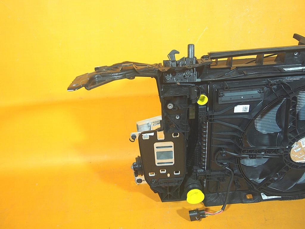 Audi q3 83a 14km 40 tfsi ремінь передній радіатор вентилятори комплект Доставка