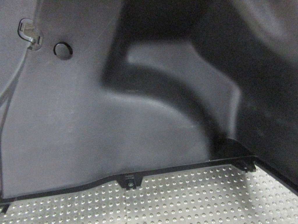 фото №10, Hyundai veloster i обшивка osłoba багажника задня