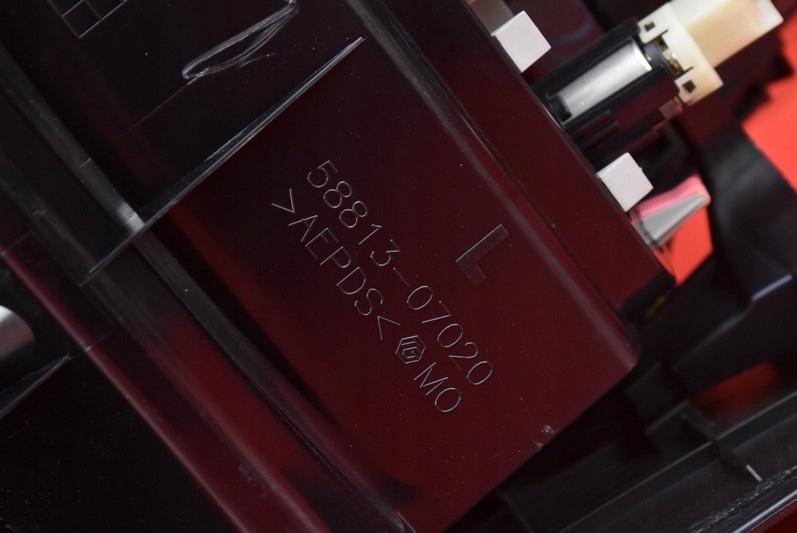 фото №7, Туннель средний подлокотник кожаный eu 58810-07081 toyota avalon xx40